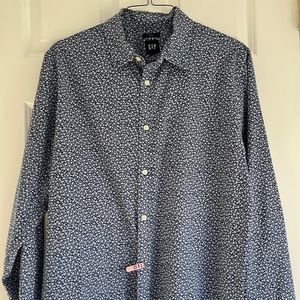 GAP Men’s button-down shirt